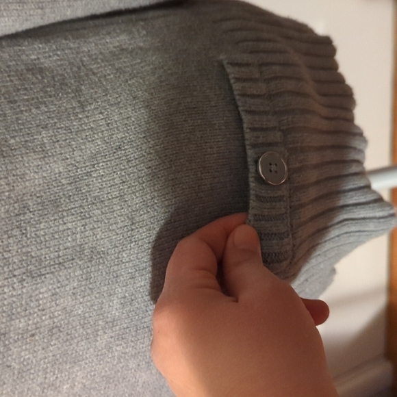 JONES New York Small Gray v-neck sweater ribbed sleeves waist faux pockets - Picture 4 of 12